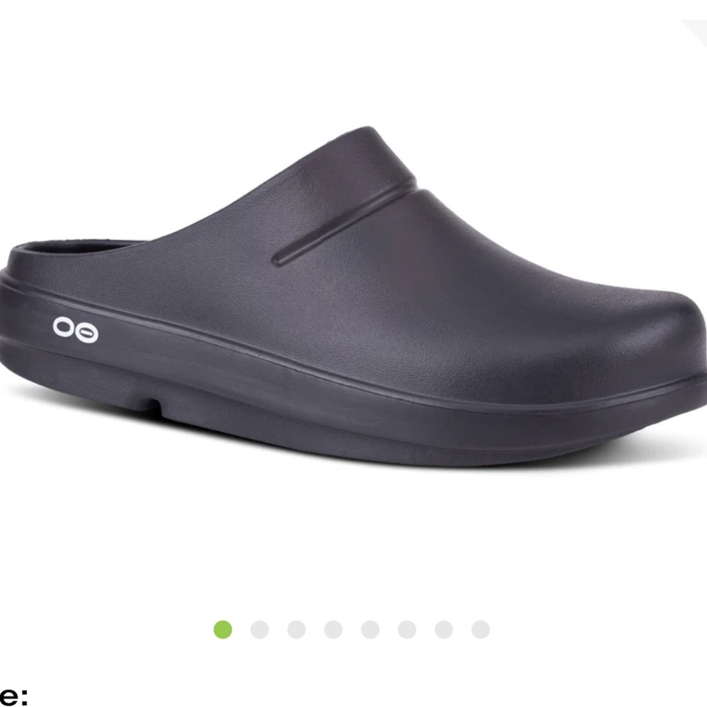 OOfOS (men 10/women 12/EU 43) - Matte Black Clogs
